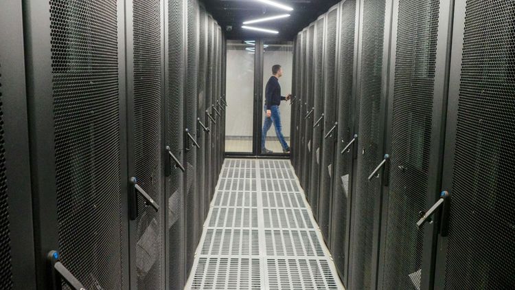 Глава Минцифры пообещал защитить ЦОДы
