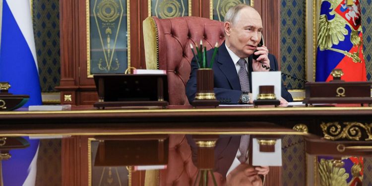 Призыв к перемирию: Путин созвонился с папой римский Львом XIV