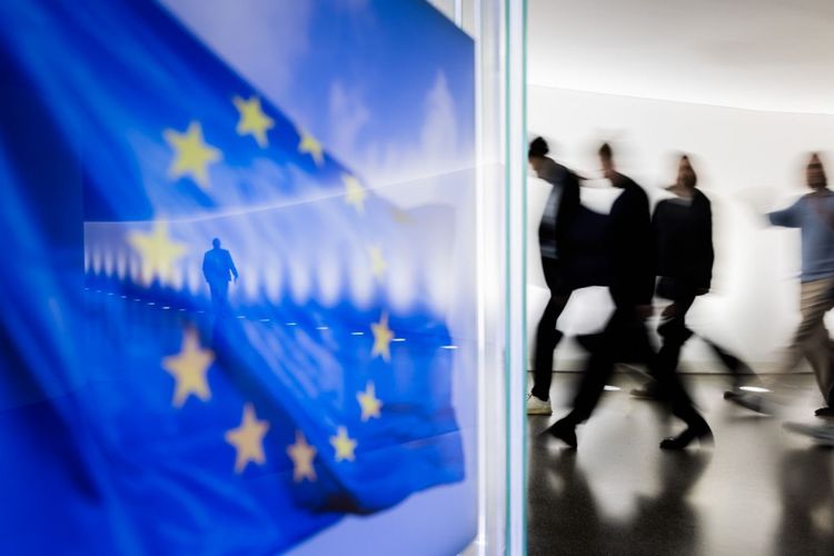 Politico: ЕС готовит новые санкции против РФ и требует «серьезного ужесточения»