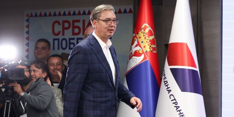«Косово — это священная тема»: как изменится политика Сербии после поражения Вучича