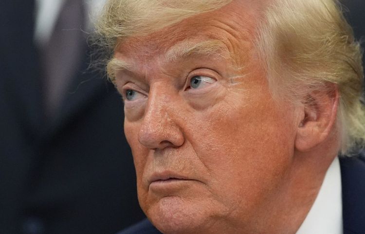 Суд потребовал допросить Трампа по его иску к телеканалу BBC