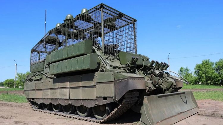 «Уралвагонзавод» представил новый образец ремонтно-эвакуационной техники для СВО