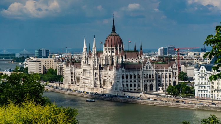 Команда по ведению соцсетей Петера Мадьяра получает 3,9 млн форинтов в месяц