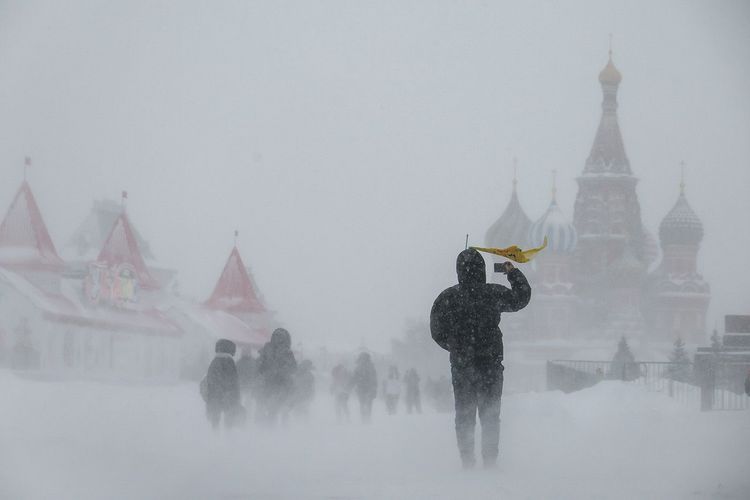 Москву снова замело снегом: рекордный циклон «Валли» в фотографиях