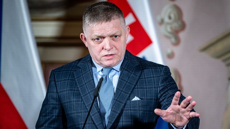 Маршрут перестроен: как Фицо полетит в Россию на 9 мая в обход Польши и Балтии