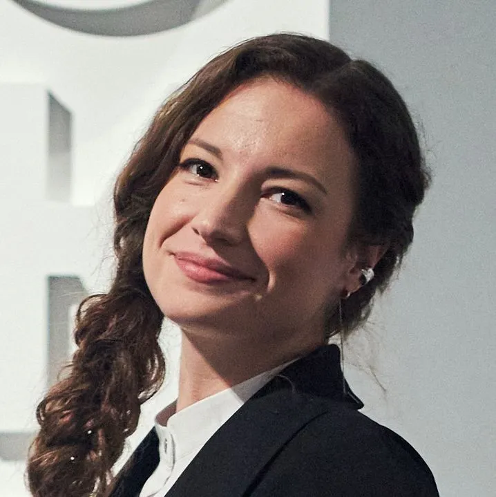 Полина Стрельцова