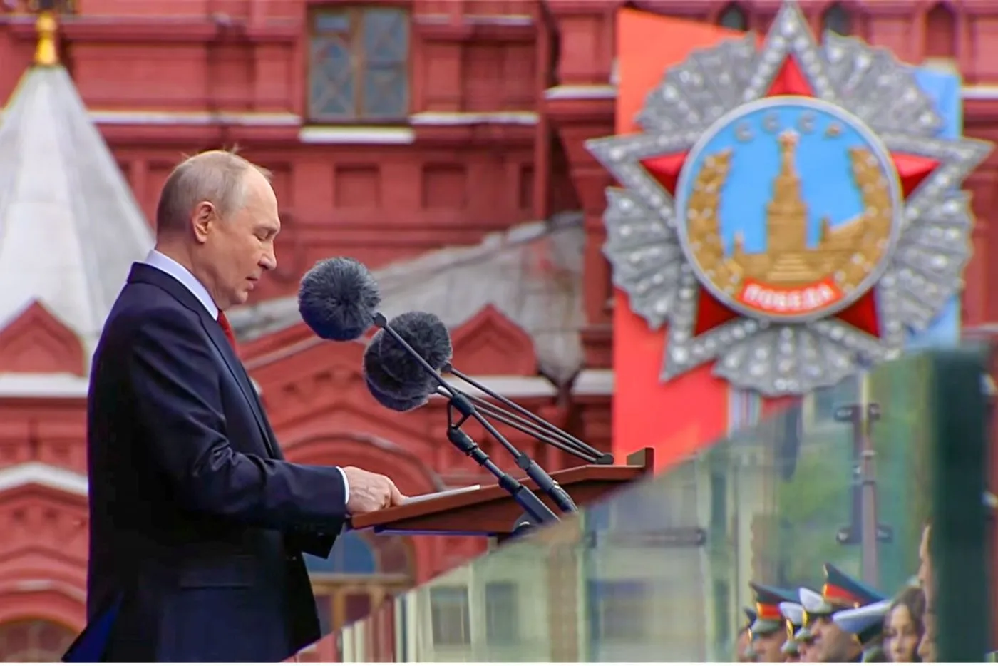 Путин на параде Победы на Красной площади 9 мая
